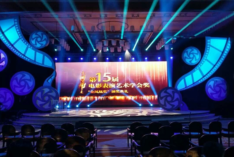 價(jià)格戰(zhàn)和高端范 亦是國產(chǎn)LED顯示屏難逃的宿命